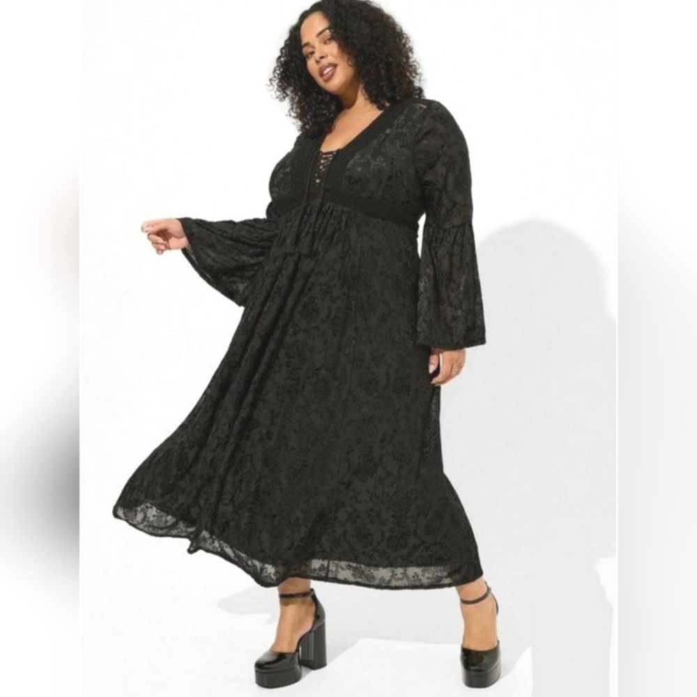 Torrid Black Burnout Velvet Lace Bell Sleeve Maxi Dress Size 2